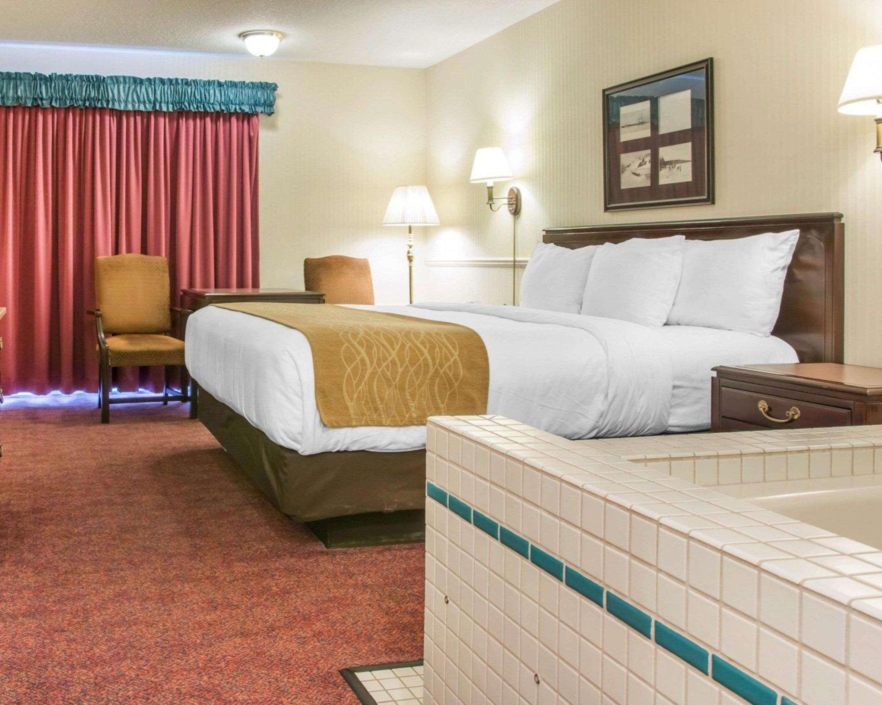 Comfort Inn Lakeside Mackinaw Stadt Exterior foto