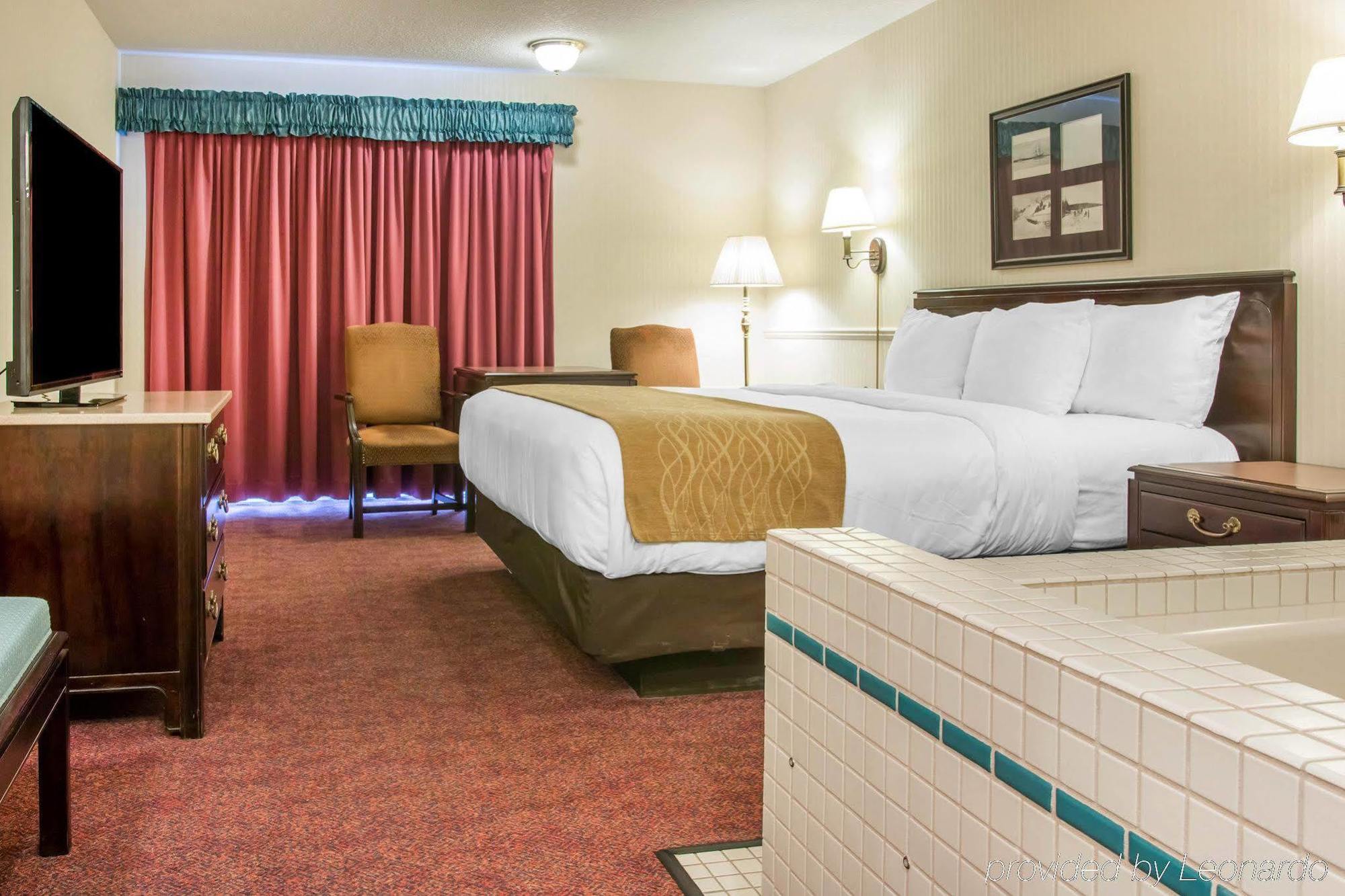 Comfort Inn Lakeside Mackinaw Stadt Exterior foto