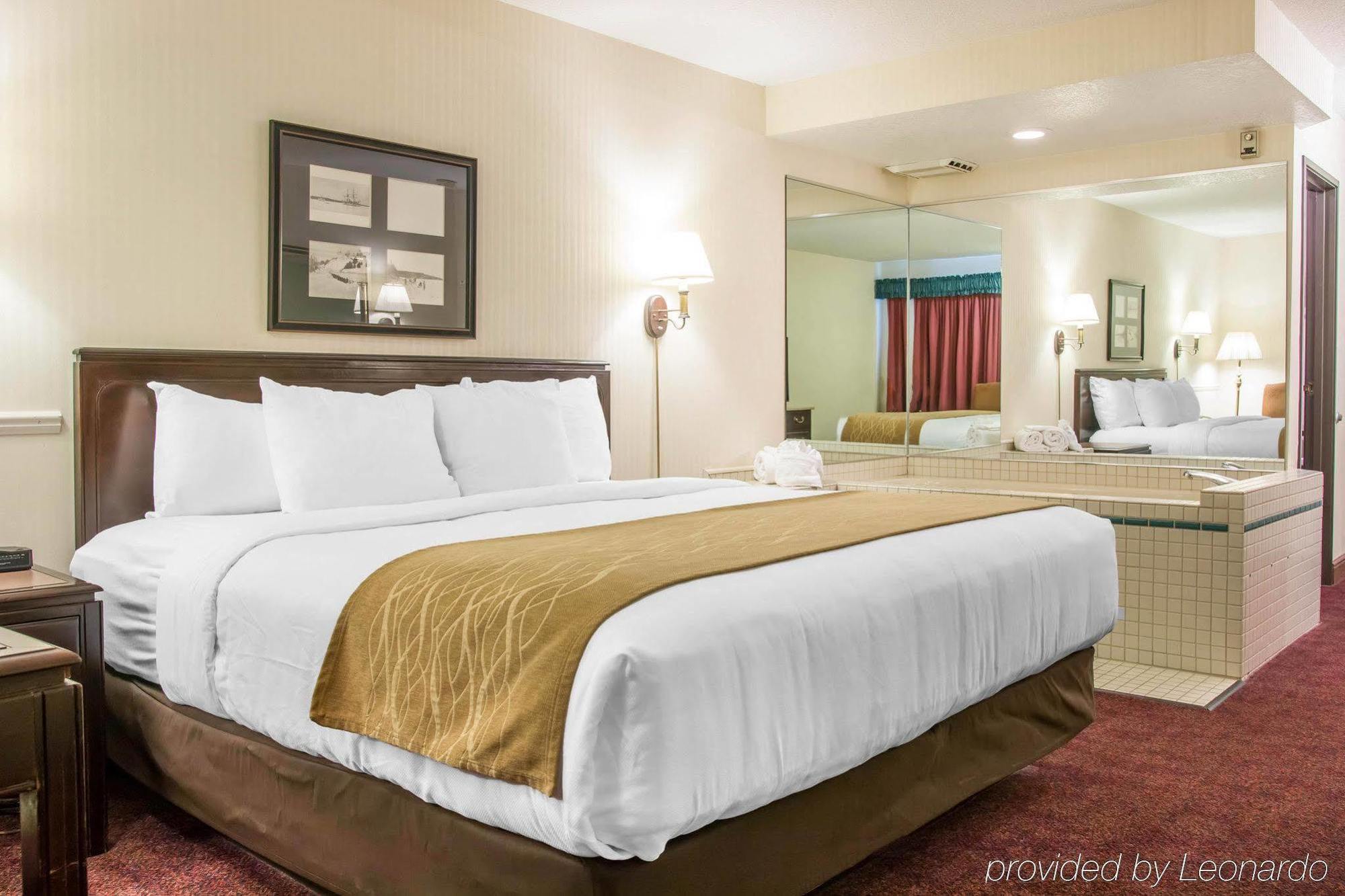 Comfort Inn Lakeside Mackinaw Stadt Exterior foto